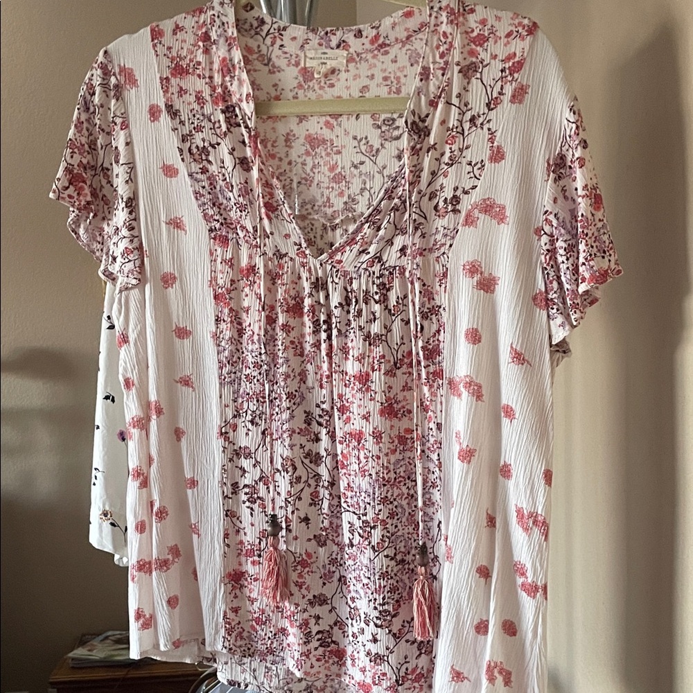 Chic Floral Women's Blouse in Pink and White